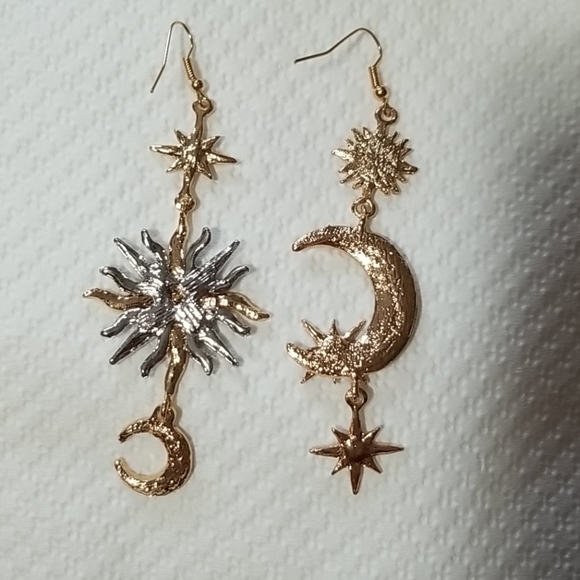 Gold sun and moon drop earrings - Picture 6 of 6